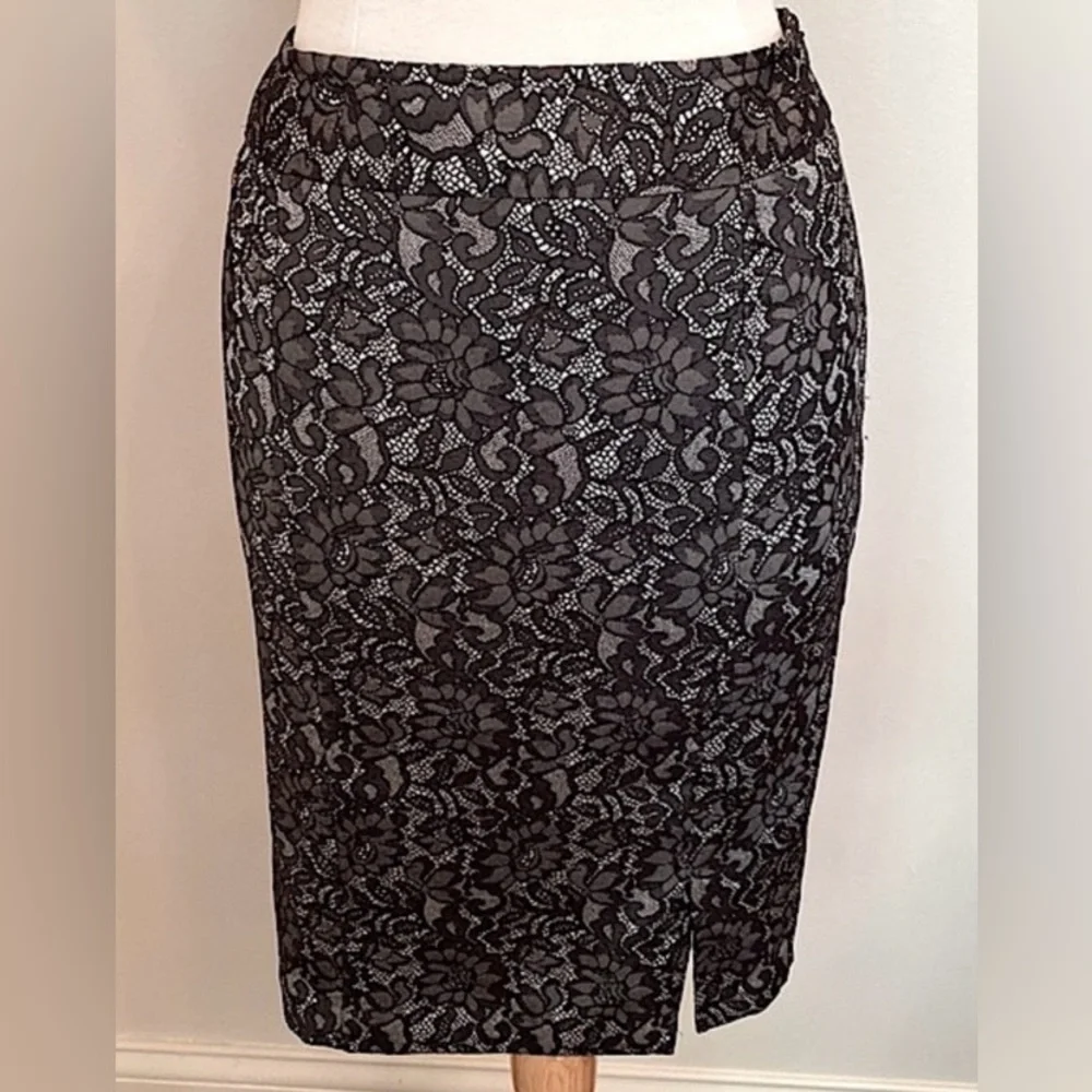 Worthington Stretch Black White Lace Print 4 Corporate Sleek Office Chic Skirt
